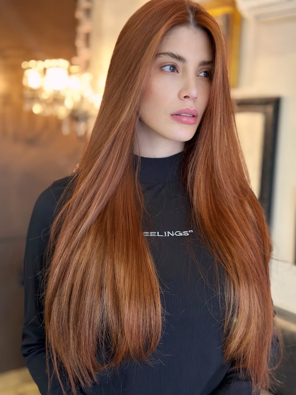 Ruivo acobreado com ondas longas