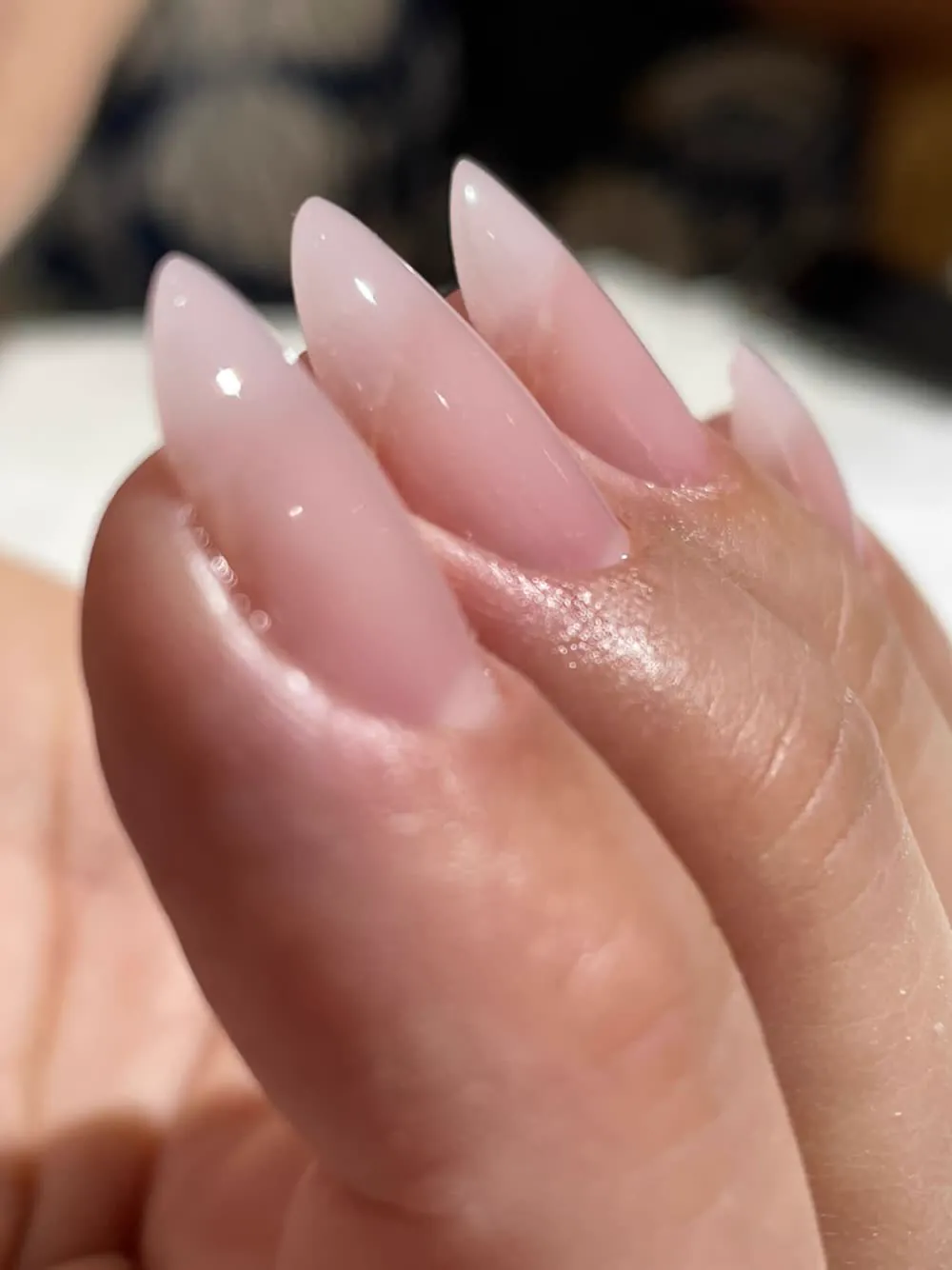 Unhas alongadas com acabamento natural