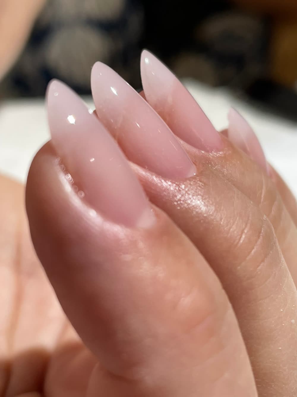 Unhas alongadas com acabamento natural
